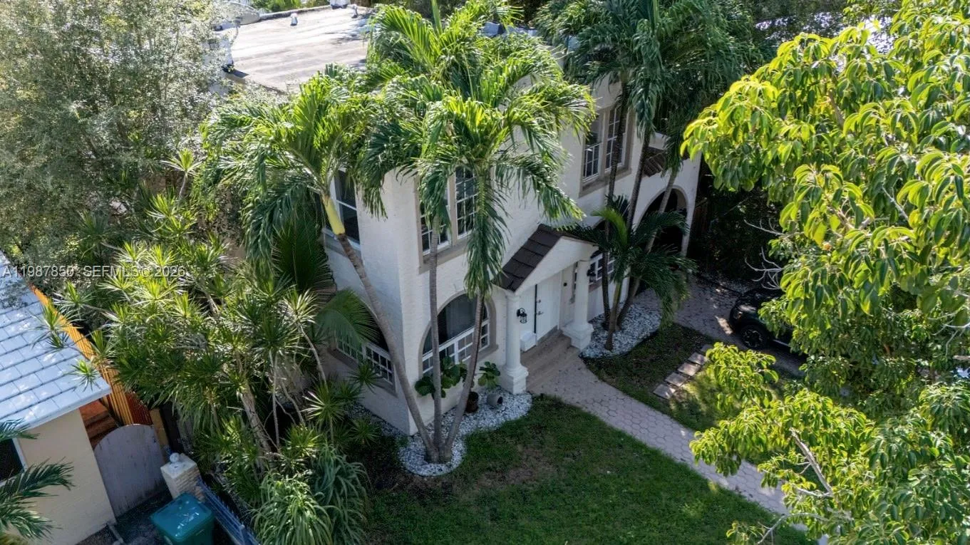 22 NE 44th St, Miami FL 33137