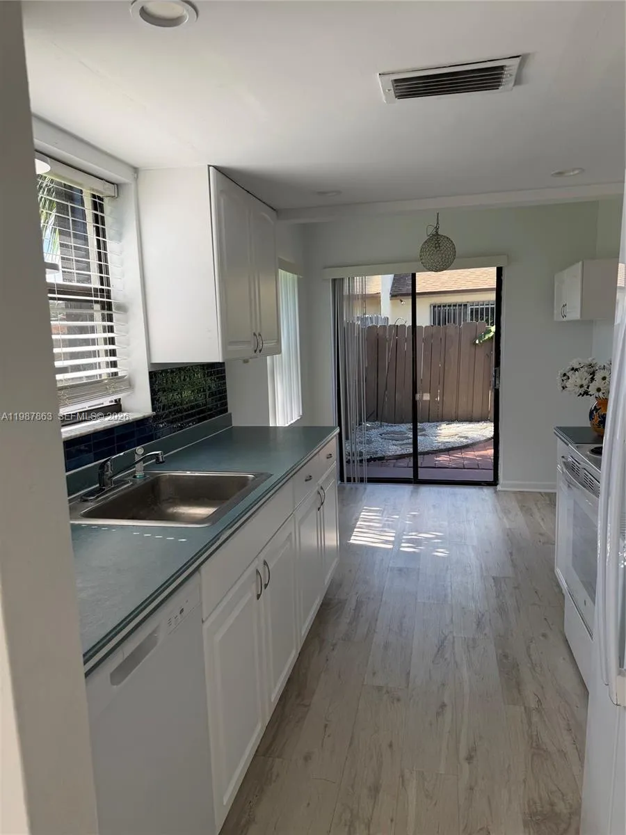 1419 Yellowthroat St, Homestead FL 33035