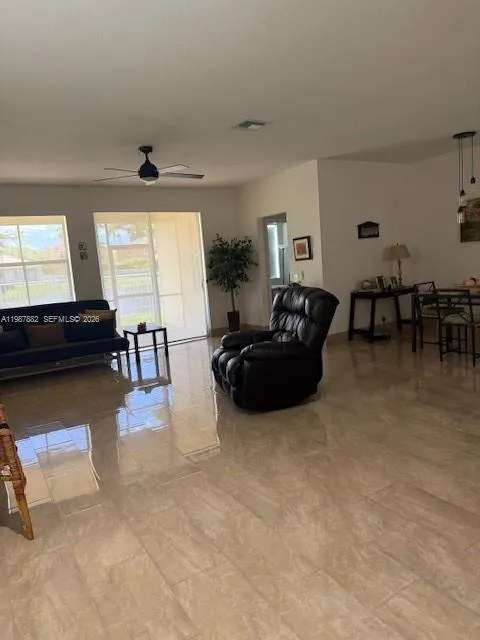 513 Live Oak Ln, Weston FL 33327