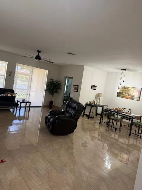 513 Live Oak Ln, Weston FL 33327