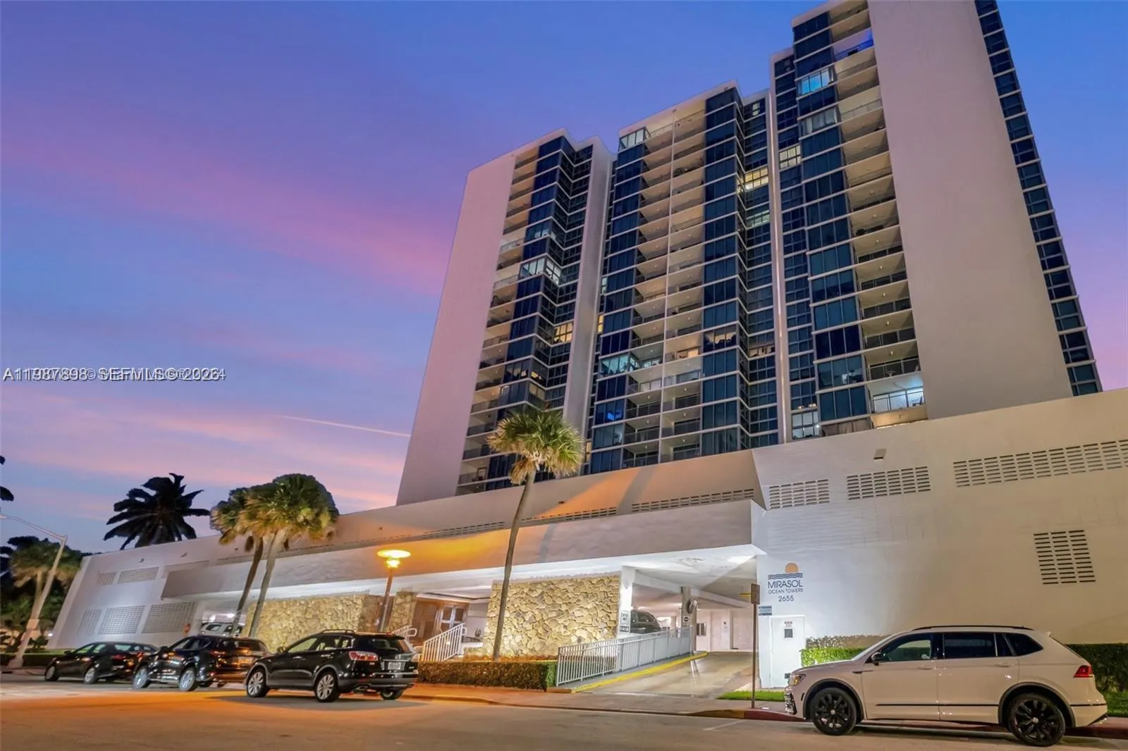 1 bedroom 1 bath for sale at 2655 Collins Ave # 1910, Miami Beach FL 33140