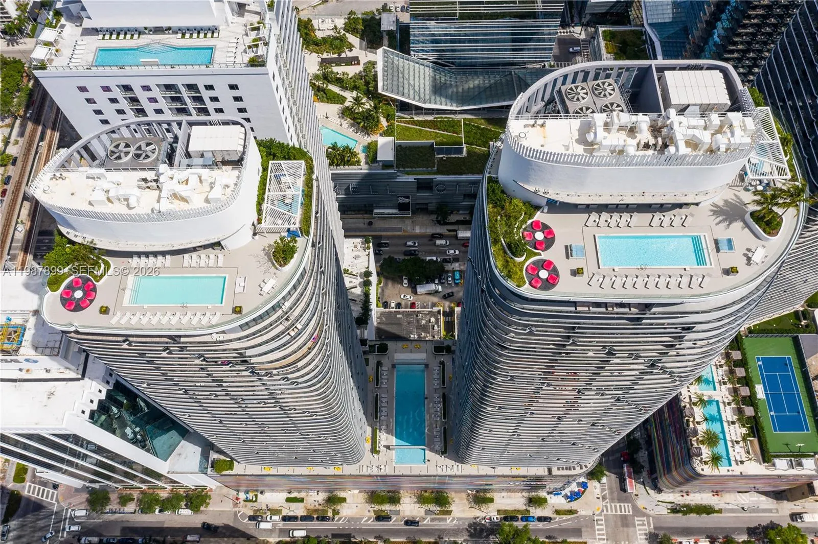 1 bedroom 1 bath for sale at 45 SW 9th St # 2009, Miami FL 33130