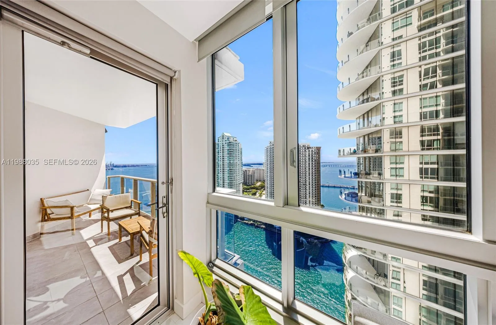 300 S Biscayne Blvd # 2806, Miami FL 33131