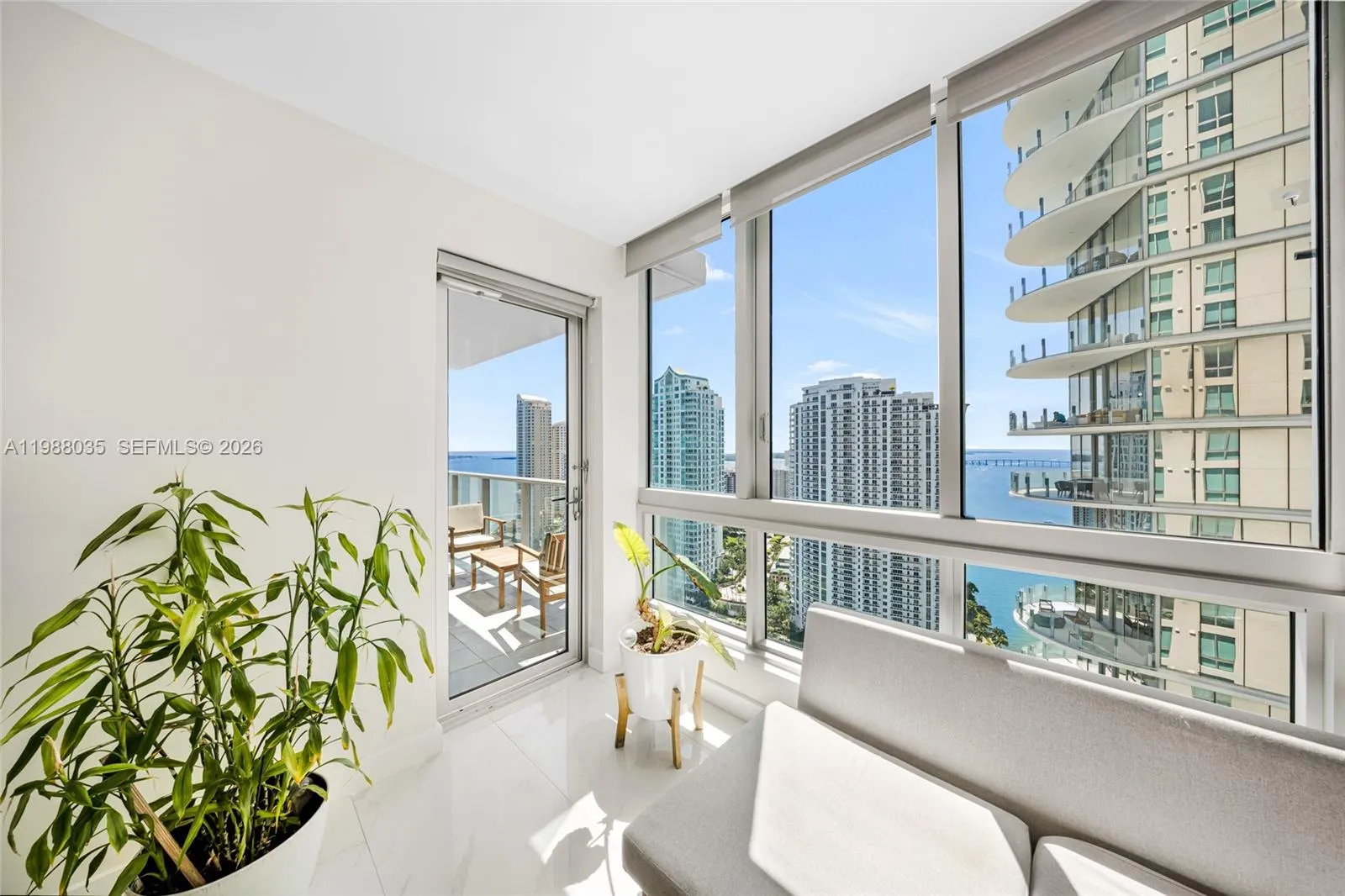 300 S Biscayne Blvd # 2806, Miami FL 33131