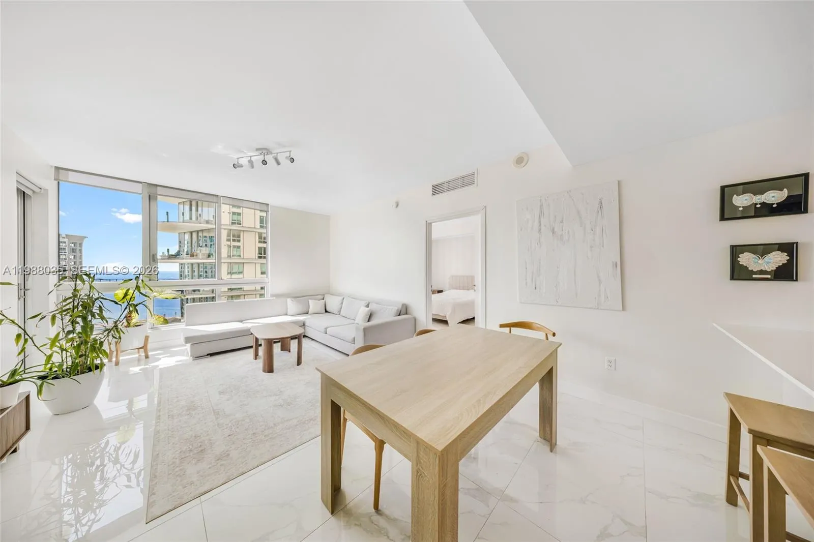 300 S Biscayne Blvd # 2806, Miami FL 33131