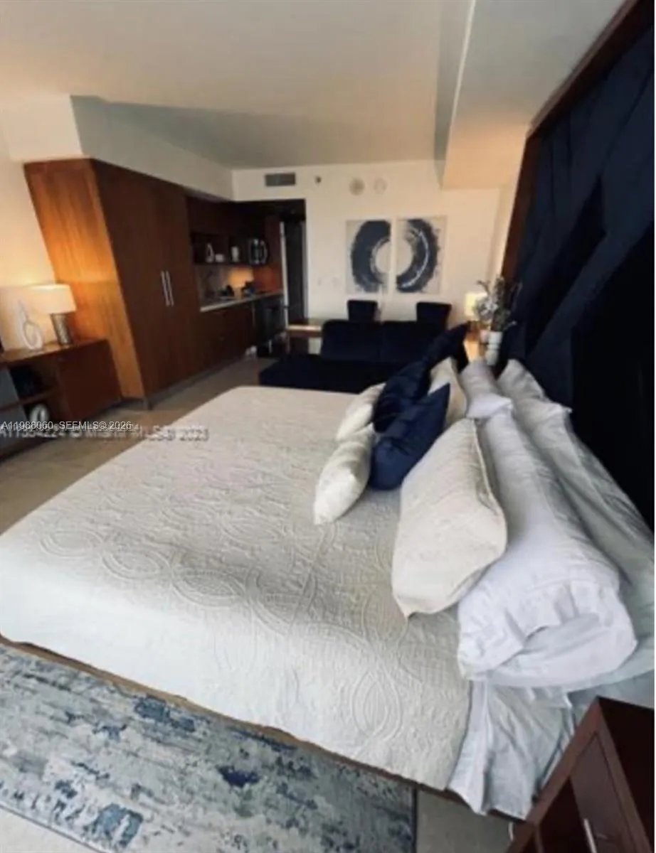 50 Biscayne Blvd # 607, Miami FL 33132