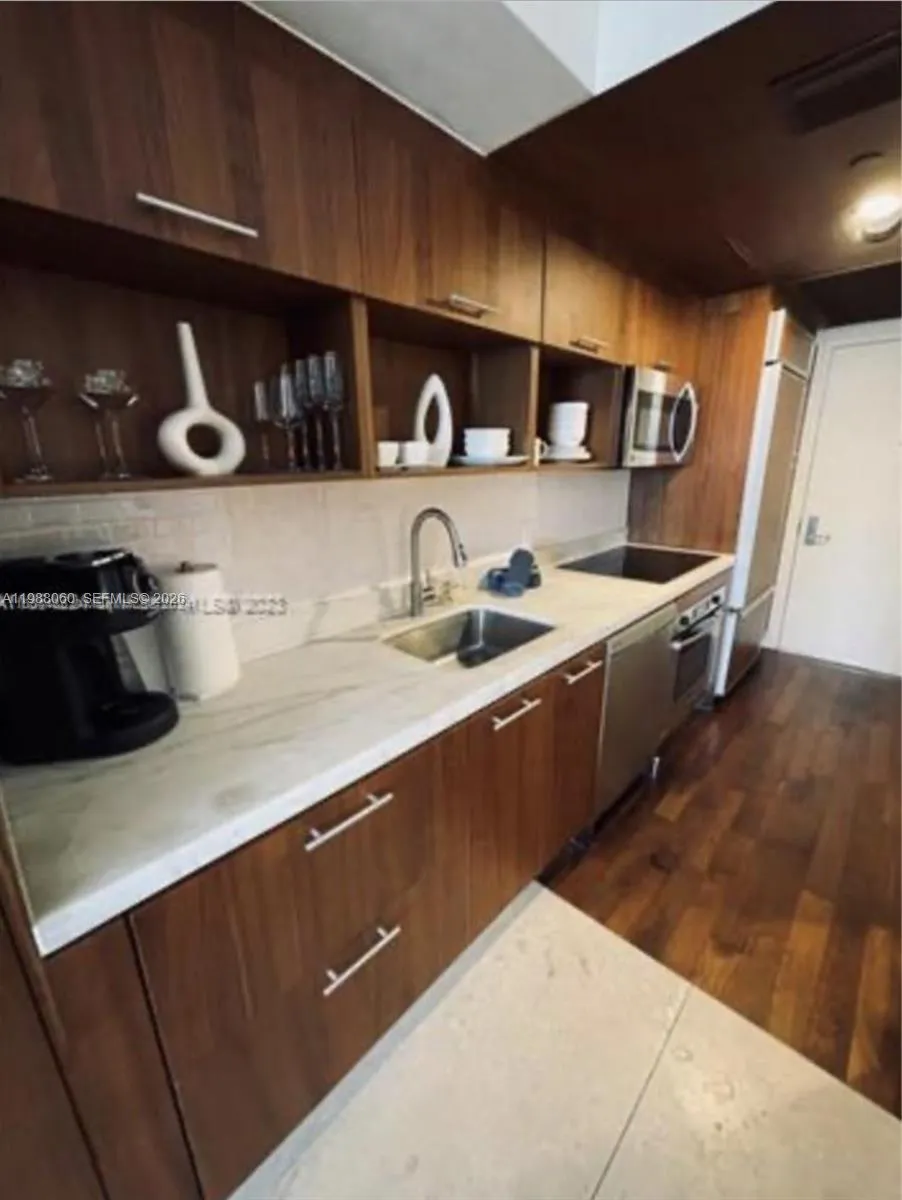 50 Biscayne Blvd # 607, Miami FL 33132
