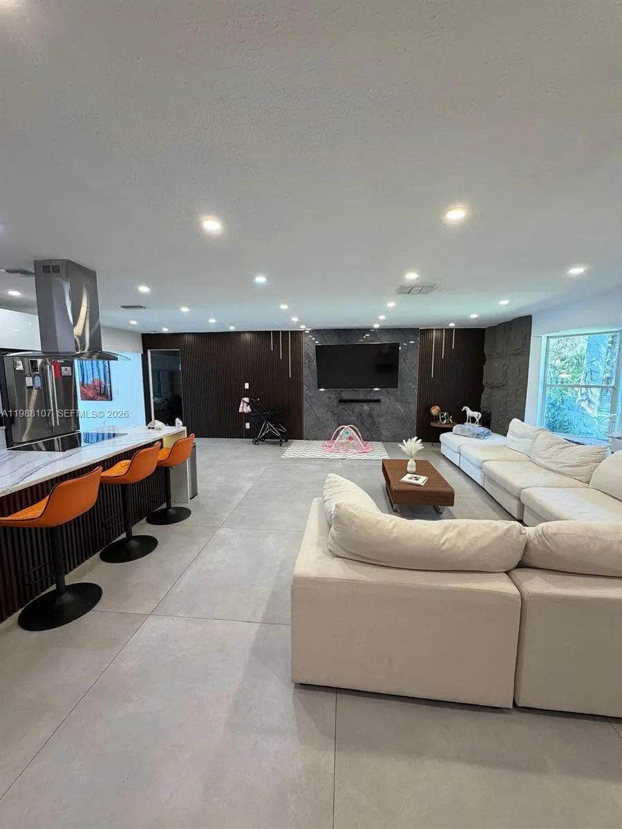 2810 Riverland Rd, Fort Lauderdale FL 33312