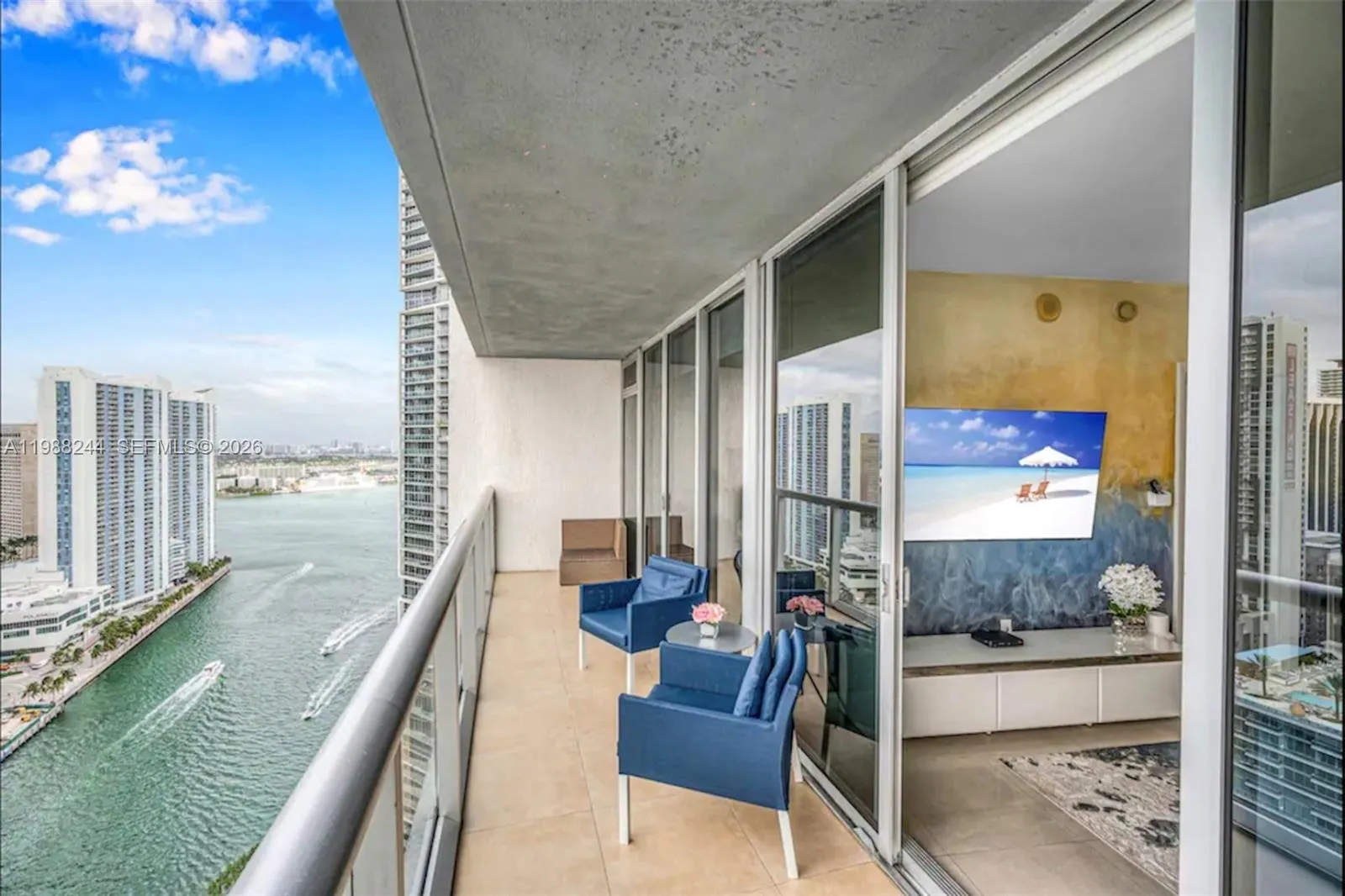 1 bedroom 1 bath for sale at 485 Brickell Ave # 3203, Miami FL 33131