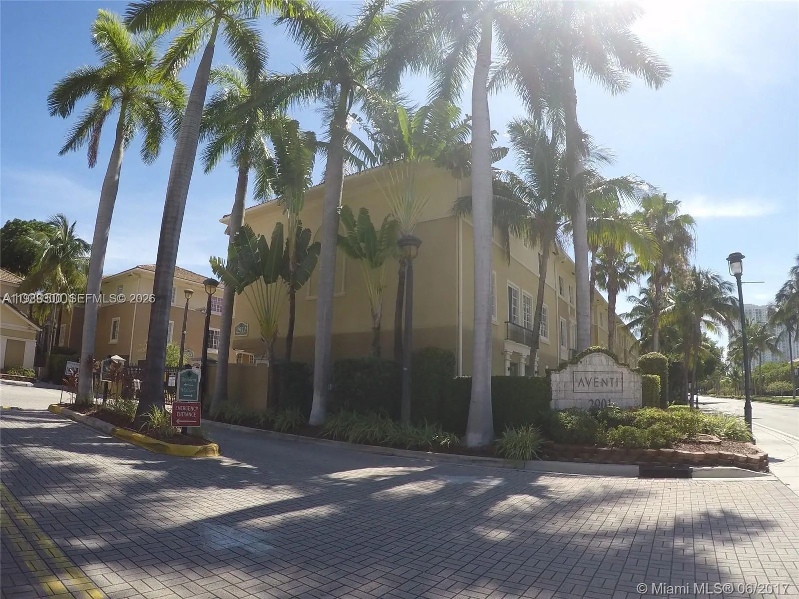 2921 NE 185th St # 1202, Aventura FL 33180