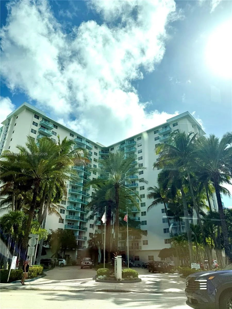 2 bedroom 2 bath for sale at 3901 S Ocean Dr # 5W, Hollywood FL 33019