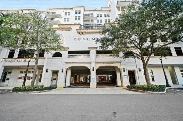 2 bedroom 2 bath for rent at 4100 Salzedo St # 806, Coral Gables FL 33146