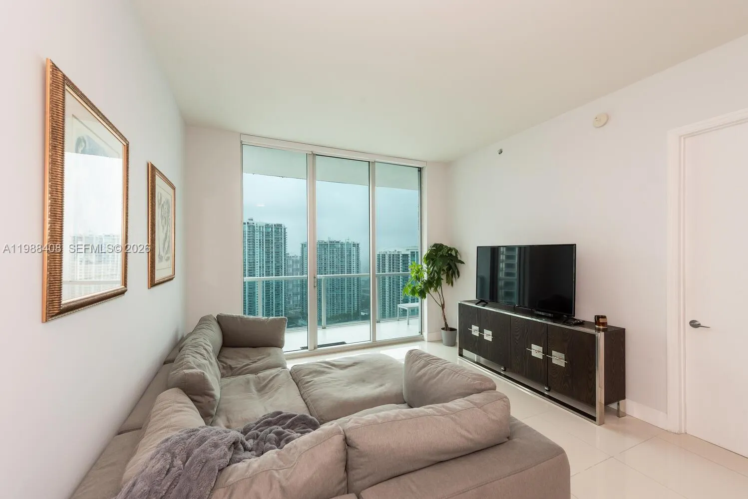 55 SE 6th St # 4200, Miami FL 33131
