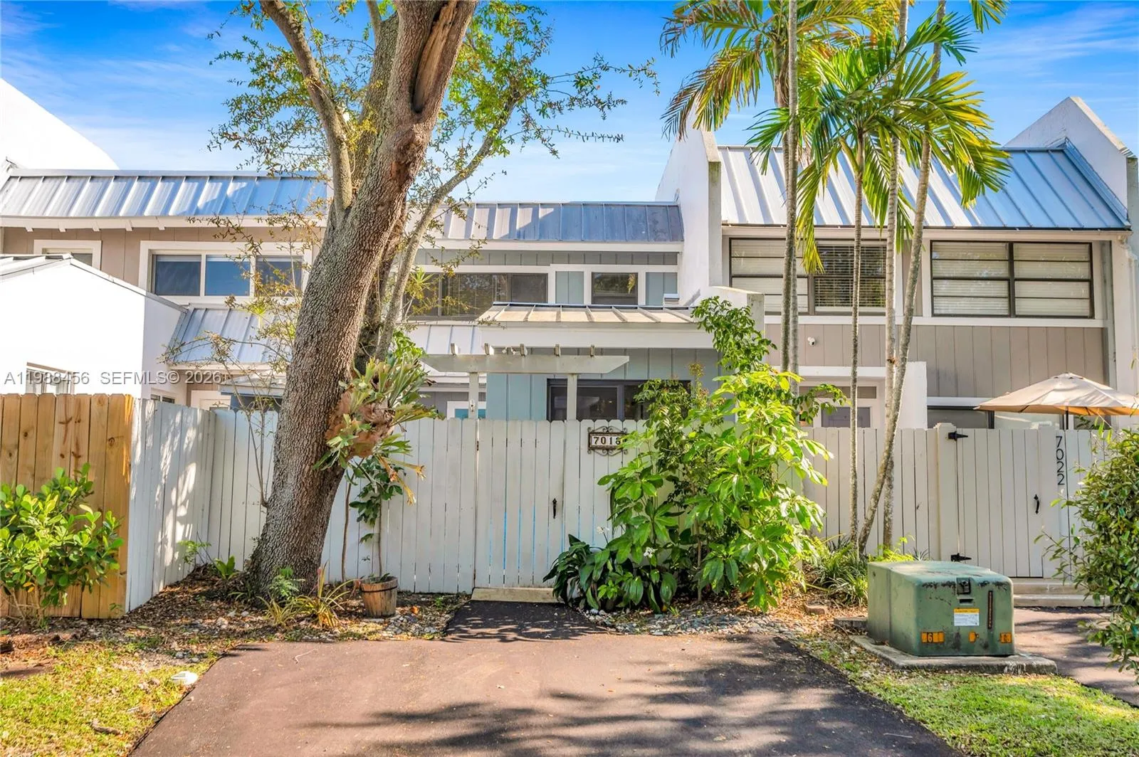 3 bedroom 3 bath for rent at 7018 SW 53rd Ln, Miami FL 33155