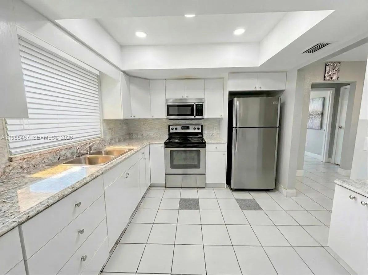 2498 NW 98th Ln, Sunrise FL 33322