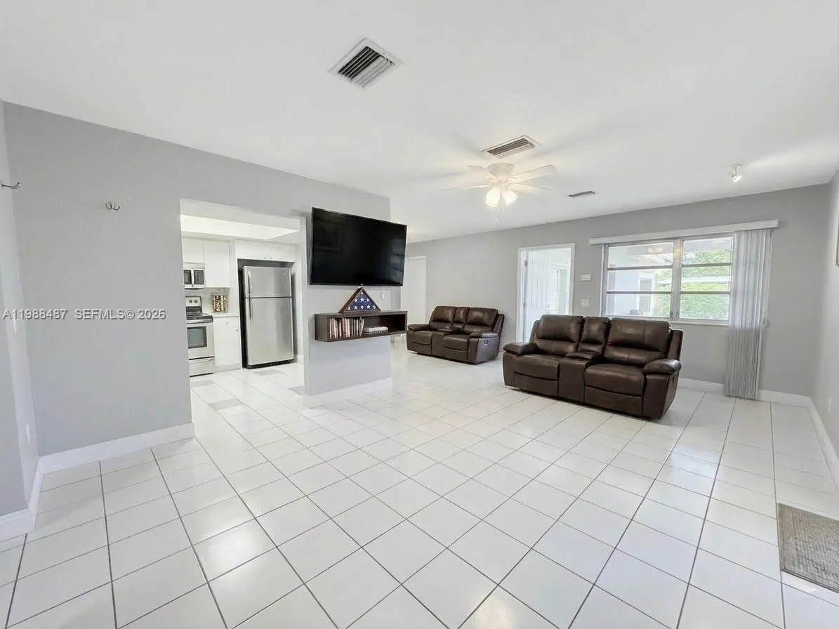 2498 NW 98th Ln, Sunrise FL 33322