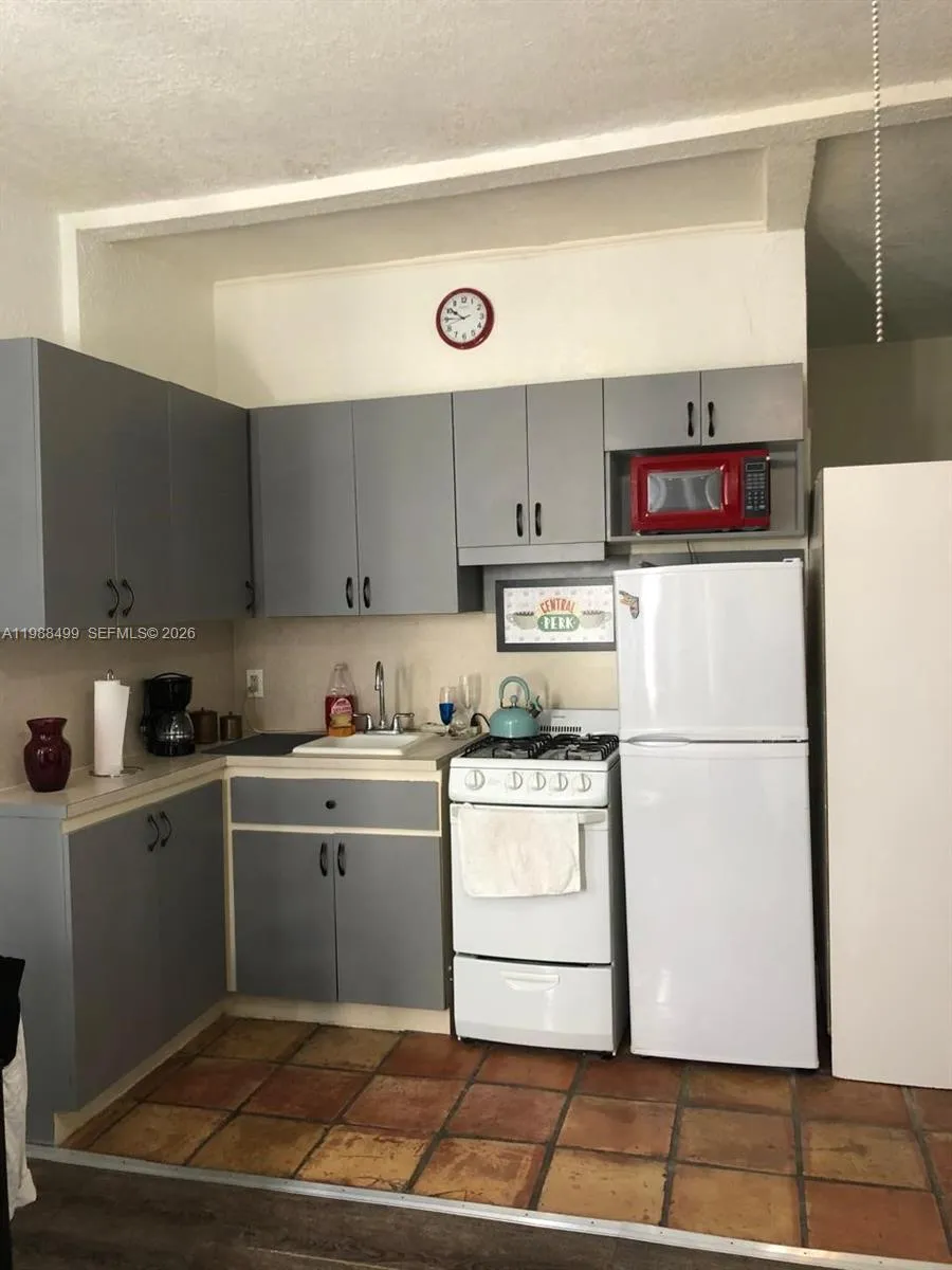 3710 Collins Ave # 310, Miami Beach FL 33140