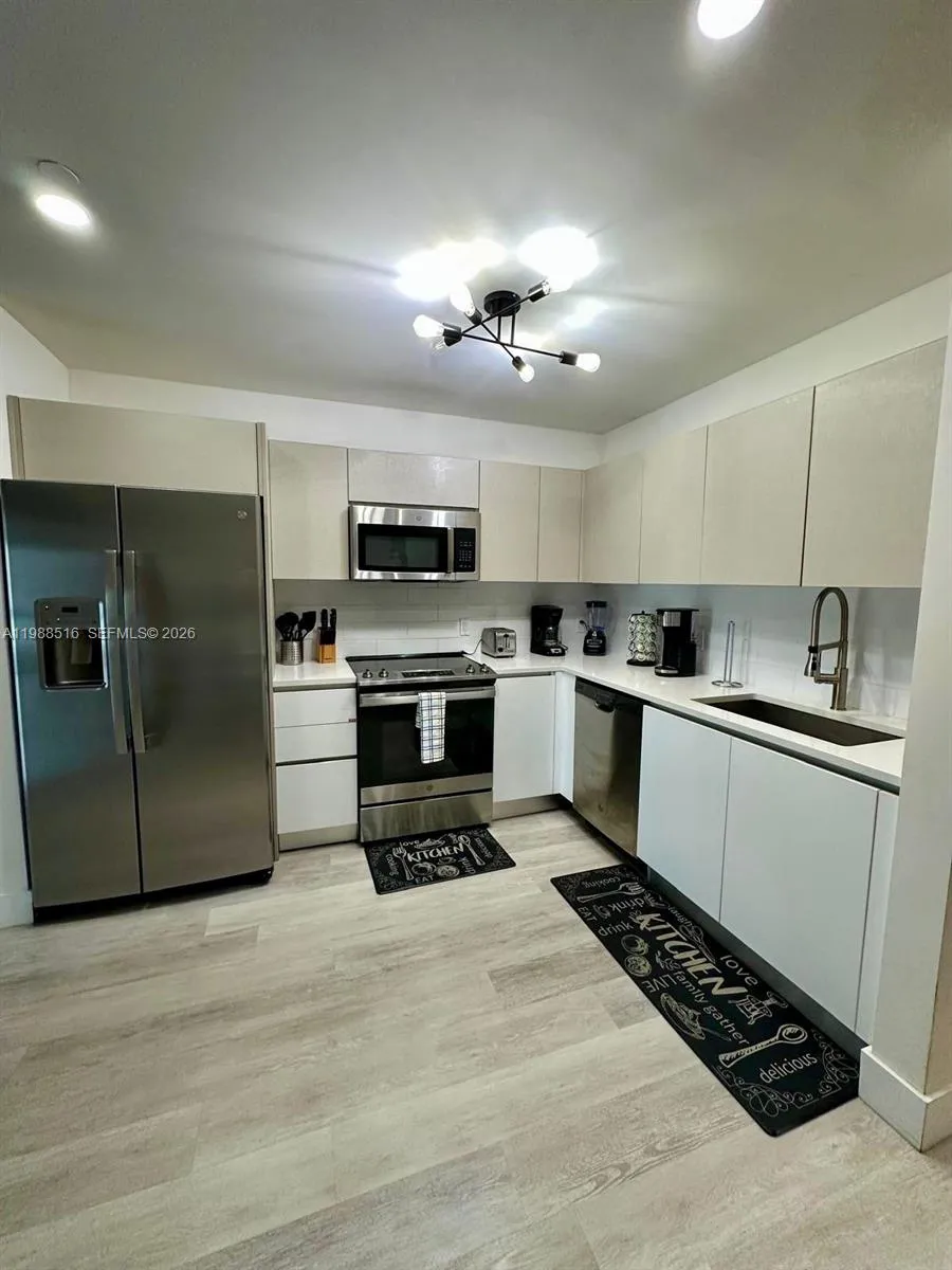 19380 NE 26th Ave # 305, Miami FL 33180