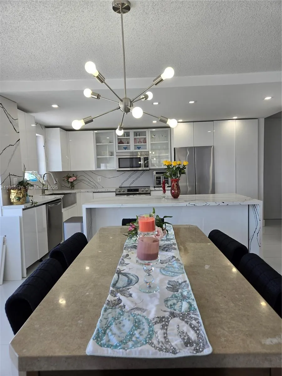 2 bedroom 2 bath for sale at 2750 NE 183rd St # T, Aventura FL 33160