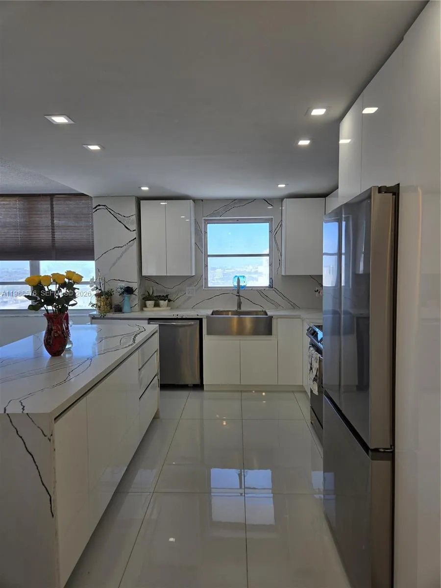 2750 NE 183rd St # T, Aventura FL 33160