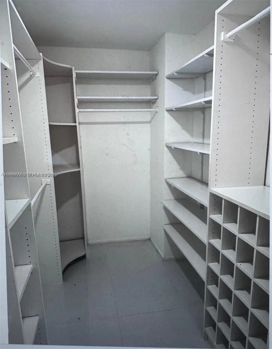 4000 Towerside Ter # 609, Miami FL 33138