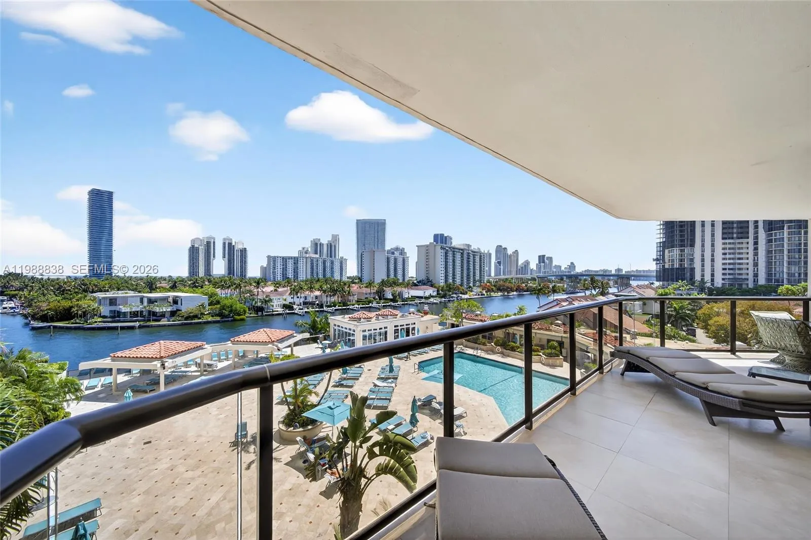 2 bedroom 2 bath for sale at 19667 Turnberry Way # 6A, Aventura FL 33180