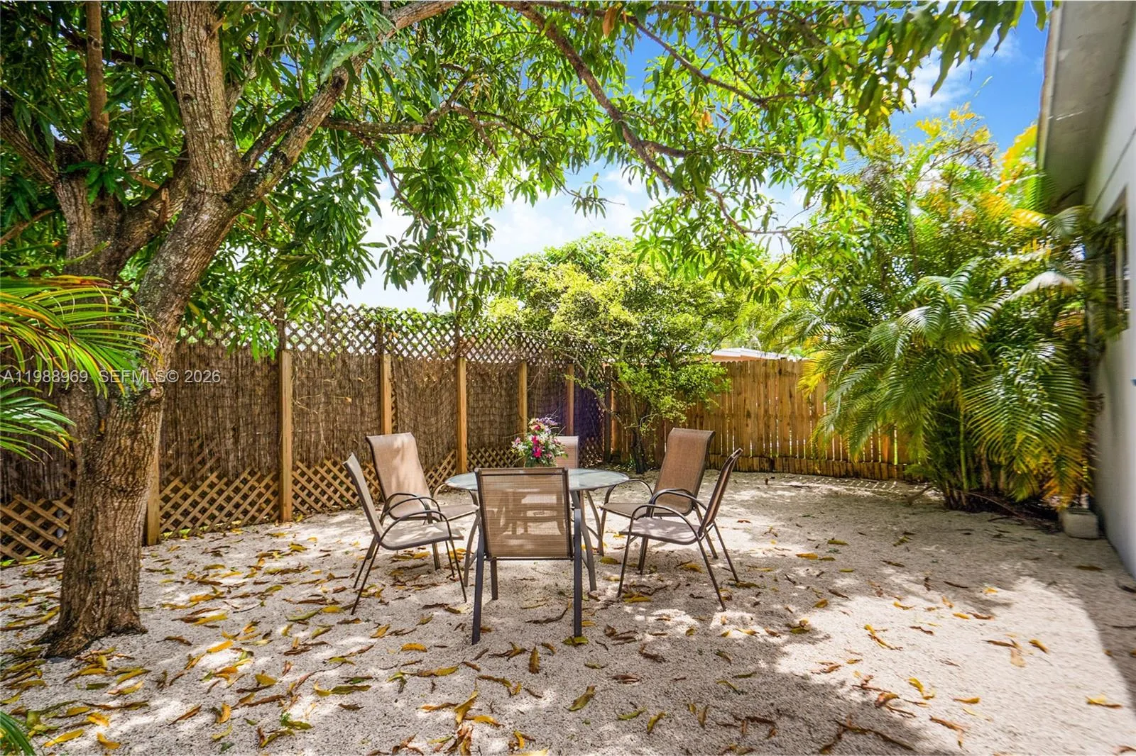 113 SW 2nd St, Hallandale Beach FL 33009