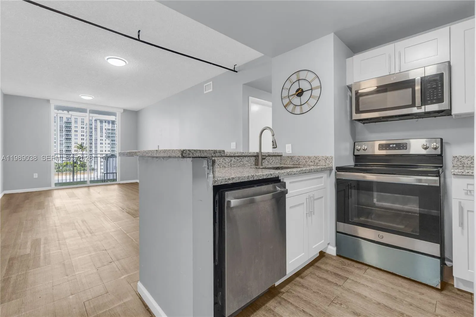 1 bedroom 1 bath for sale at 185 SE 14th Ter # 1611, Miami FL 33131