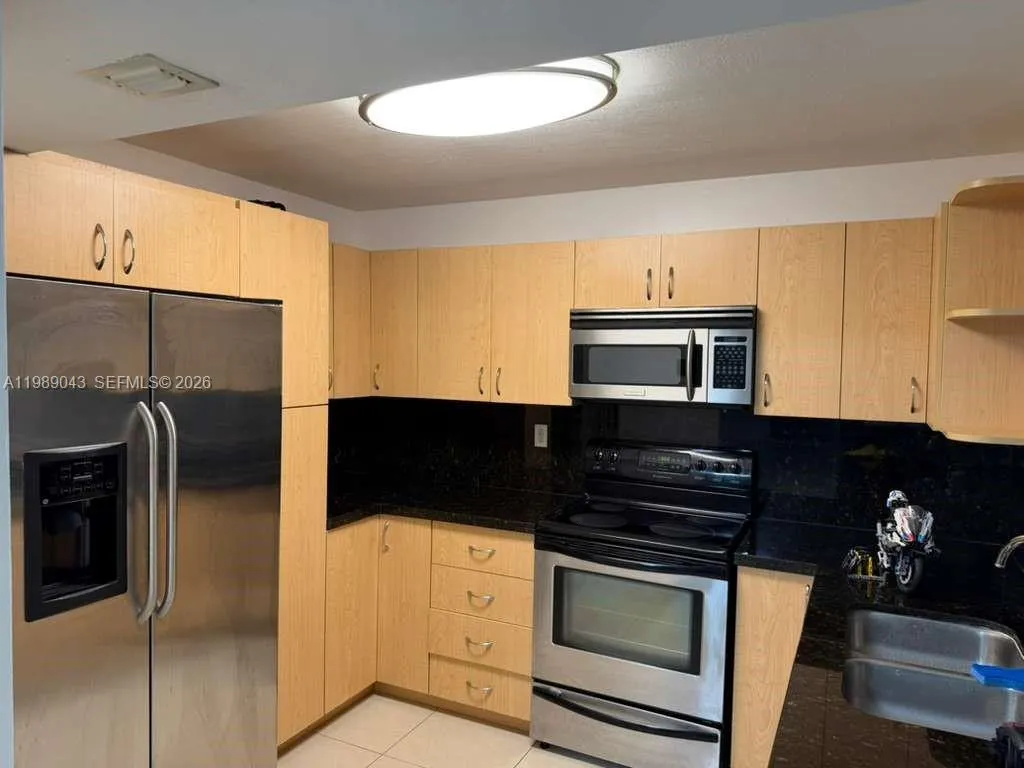 1 bedroom 1 bath for sale at 2750 NE 183rd St # 1201, Aventura FL 33160