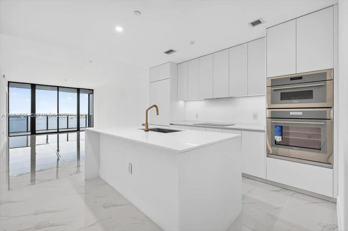700 NE 24 # 2606, Miami FL 33137