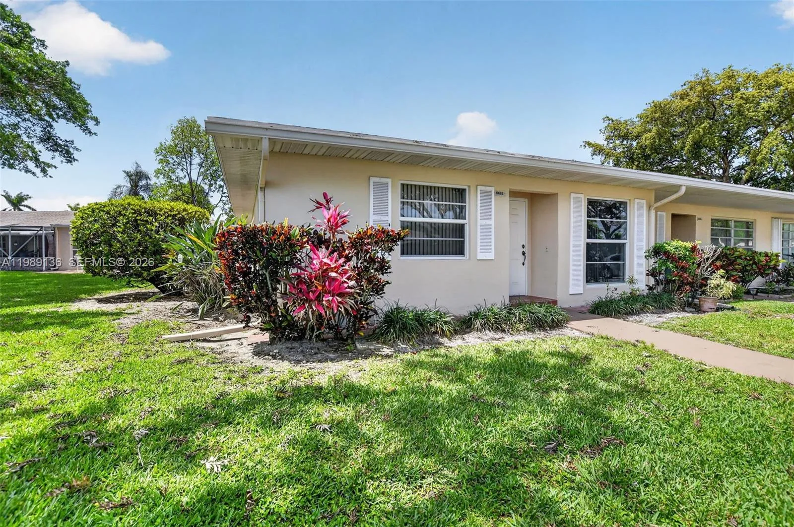 8662 Bella Vista Dr, Boca Raton FL 33433