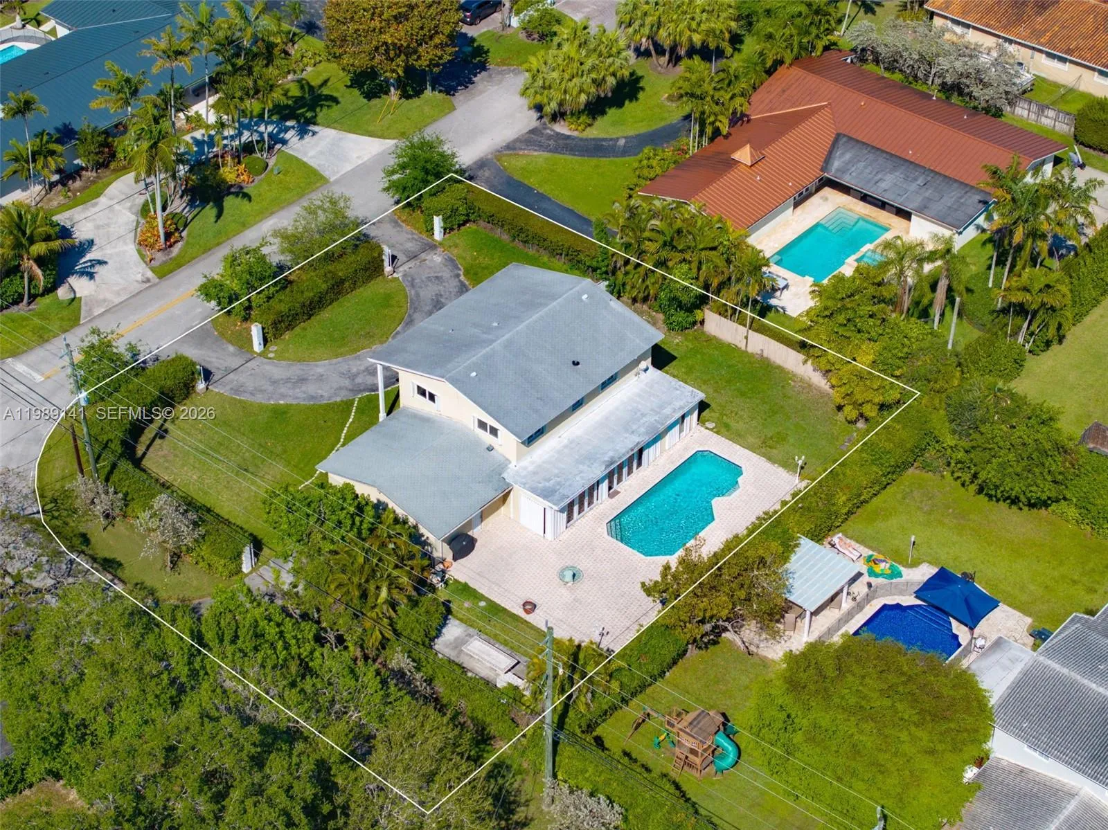 5 bedroom 3 bath for sale at 7390 SW 114th St, Pinecrest FL 33156
