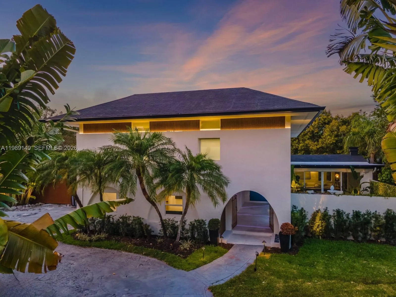 6 bedroom 4 bath for sale at 18490 SW 83rd Pl, Cutler Bay FL 33157