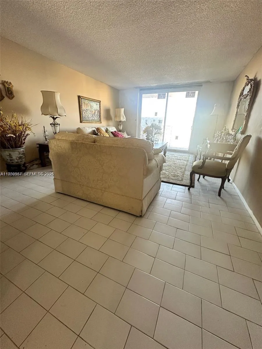 427 Golden Isles Dr # 7E, Hallandale Beach FL 33009