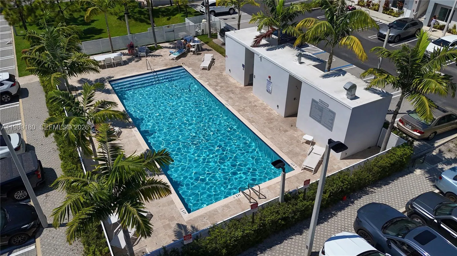 3 bedroom 2 bath for sale at 2555 NE 193rd St # 2122, Miami FL 33180