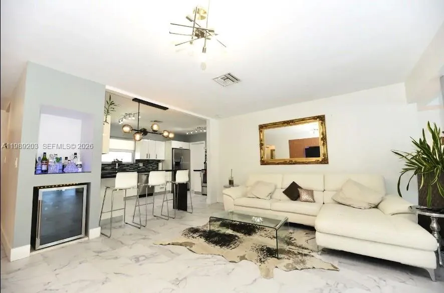 909 N 13th Ct, Hollywood FL 33019