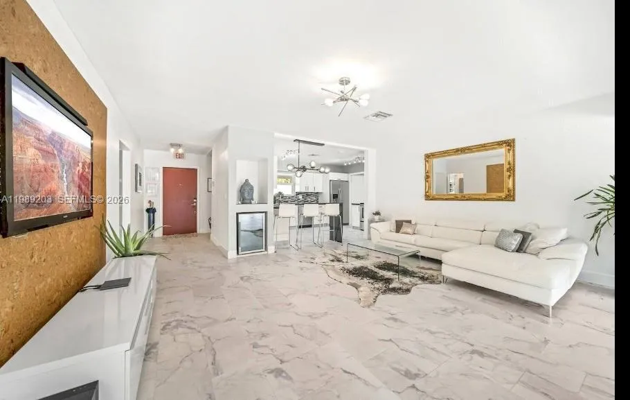 909 N 13th Ct, Hollywood FL 33019