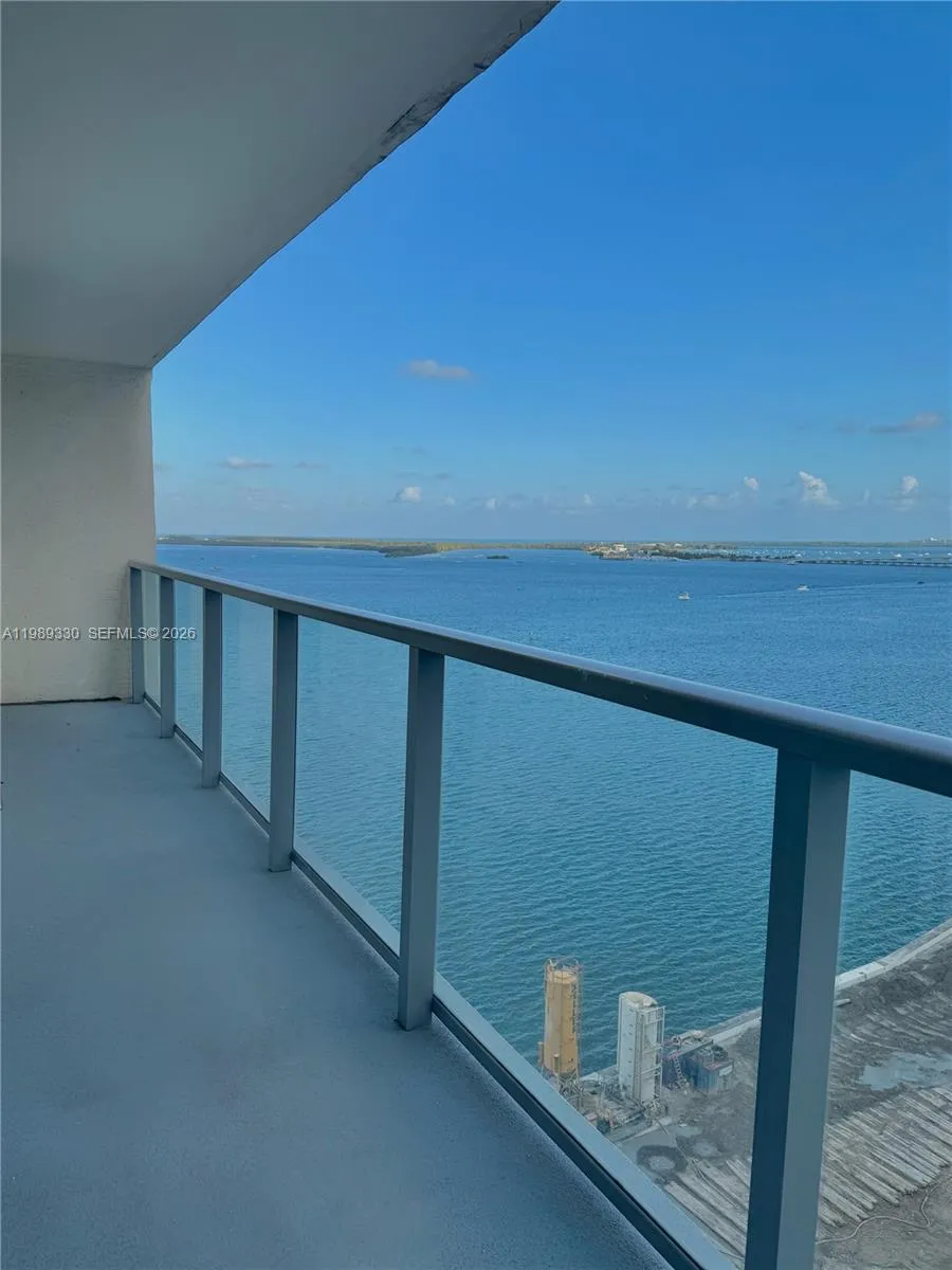 1 bedroom 1 bath for sale at 1155 Brickell Bay Dr # 1705, Miami FL 33131