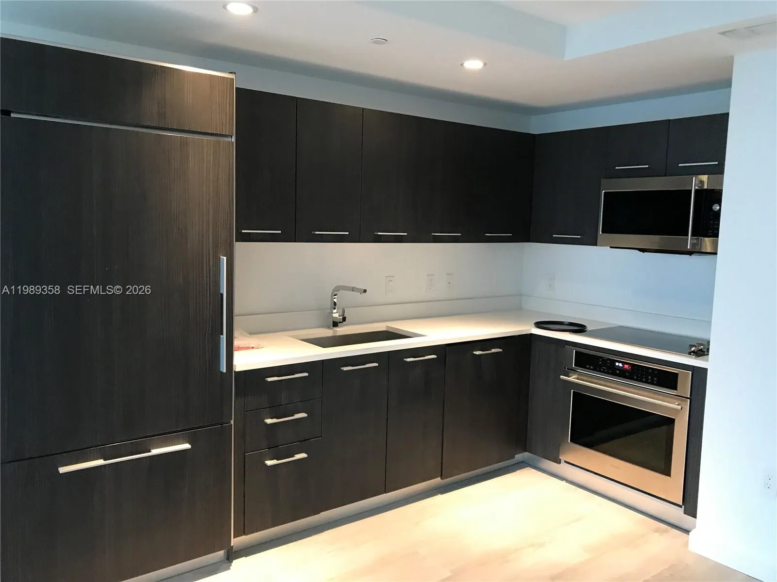 45 SW 9th St # 2905, Miami FL 33130