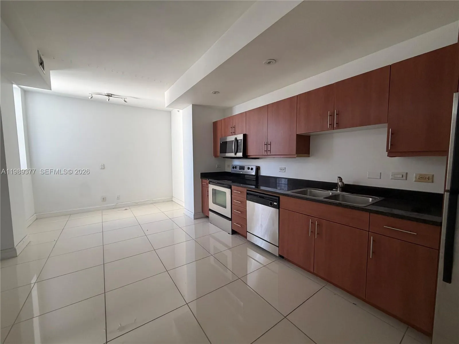 1 bedroom 1 bath for sale at 111 E Flagler St # 606, Miami FL 33131