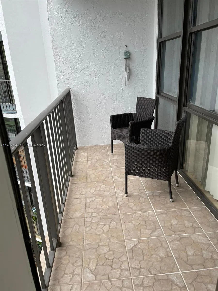 800 E Parkview Dr # 802, Hallandale Beach FL 33009