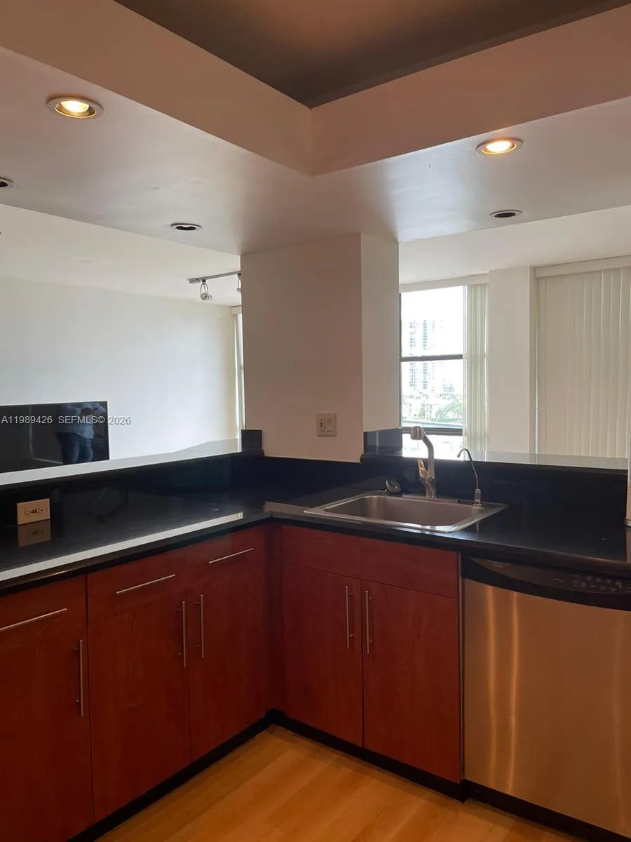 800 E Parkview Dr # 802, Hallandale Beach FL 33009