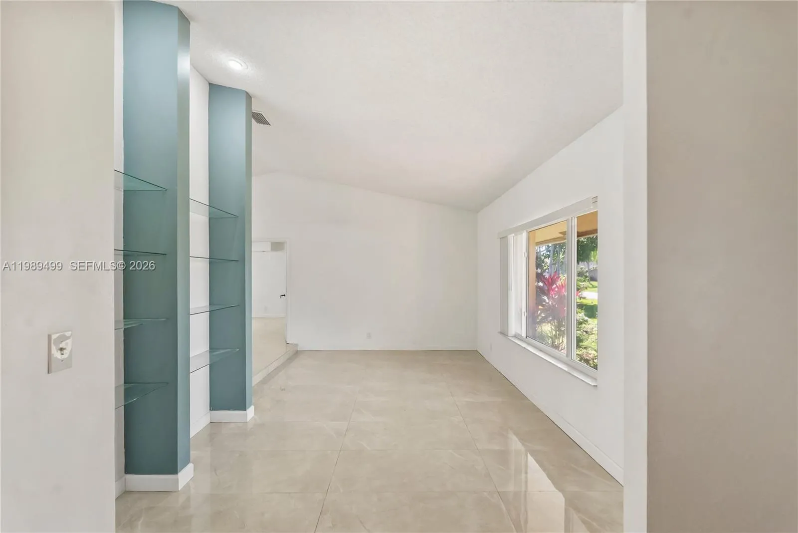 10823 NW 7th St, Coral Springs FL 33071