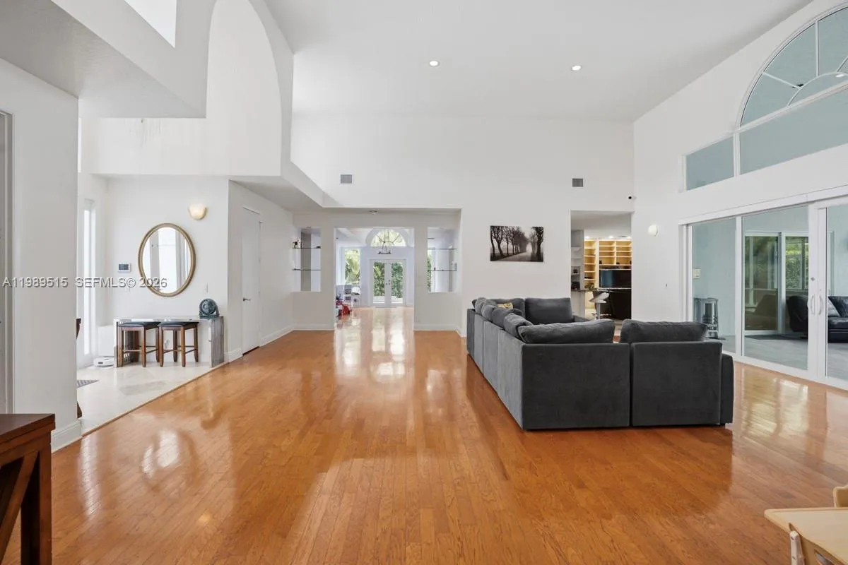 8179 Lakeview Dr, West Palm Beach FL 33412