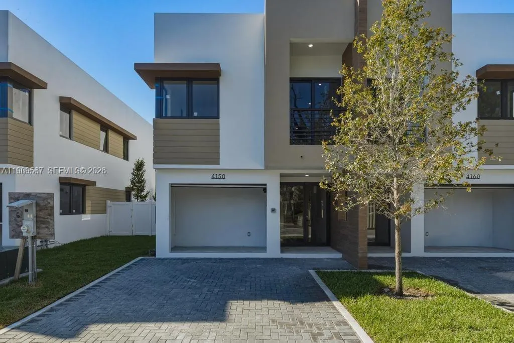 4 bedroom 3 bath for sale at 4150 S Oak Pl, Dania Beach FL 33314