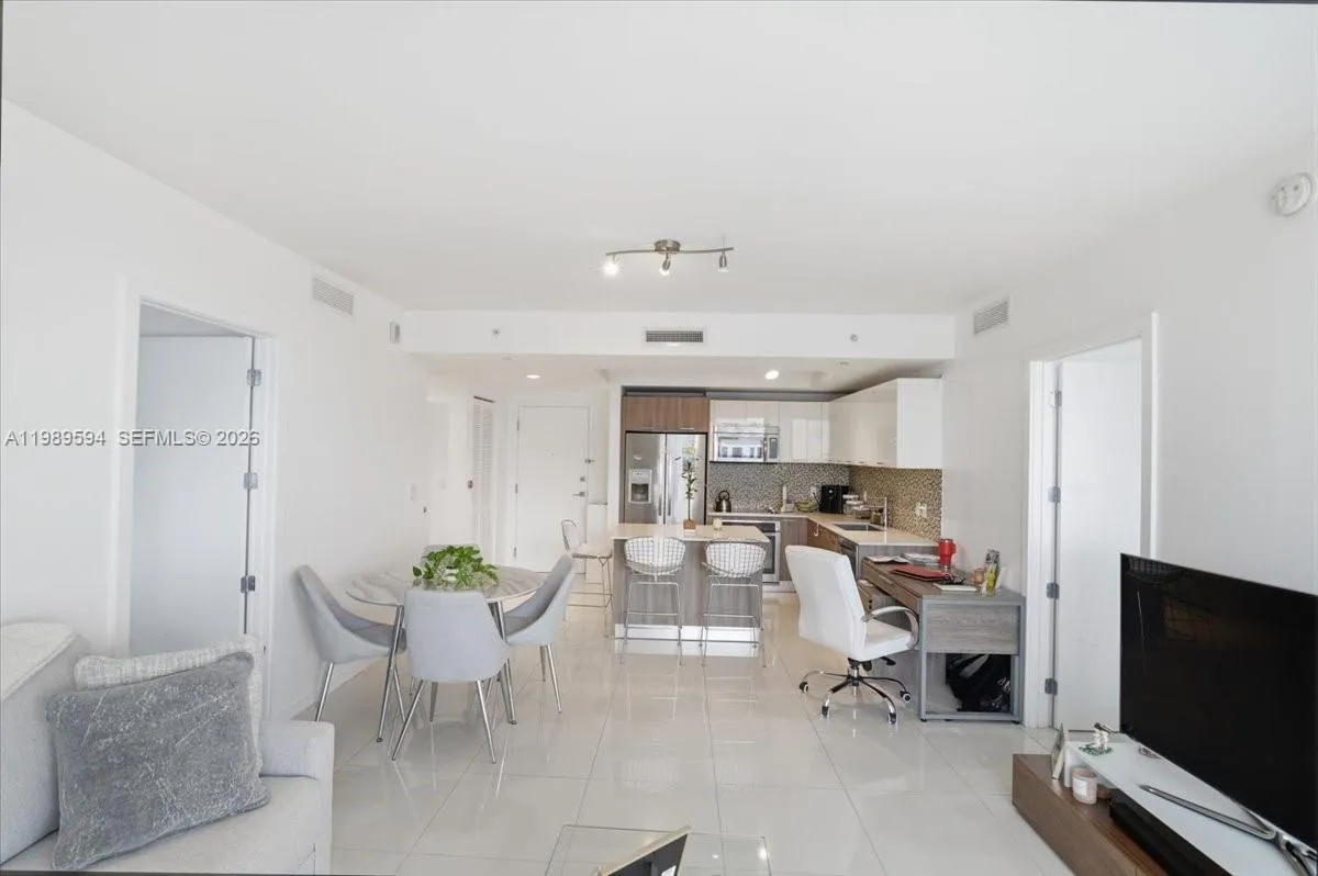 5300 Paseo Blvd # 1803, Doral FL 33166
