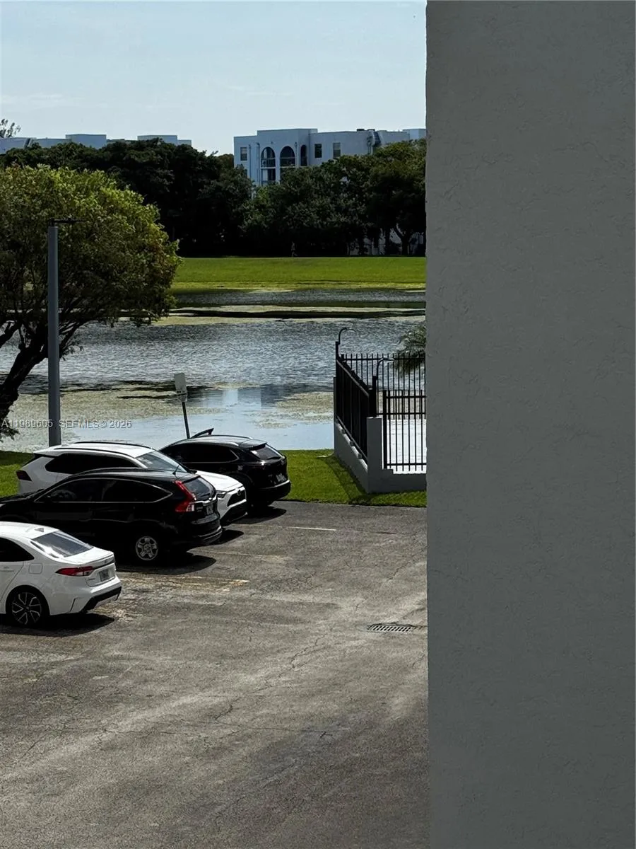 9686 Fontainebleau Blvd # 301, Miami FL 33172