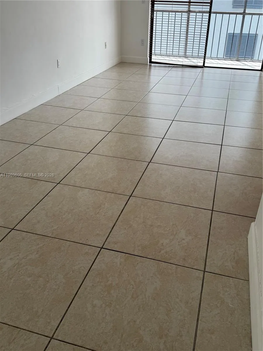 9686 Fontainebleau Blvd # 301, Miami FL 33172