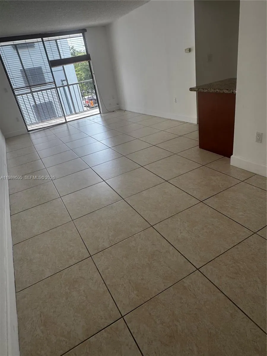 9686 Fontainebleau Blvd # 301, Miami FL 33172