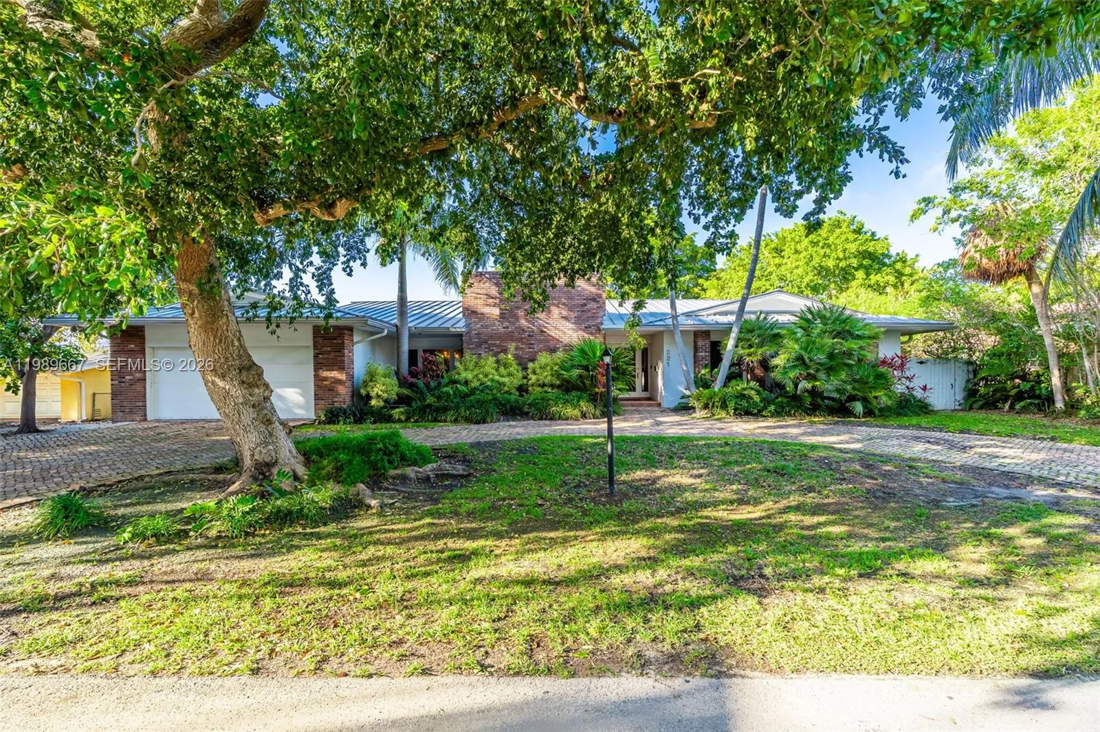 221 Knollwood Dr, Key Biscayne FL 33149